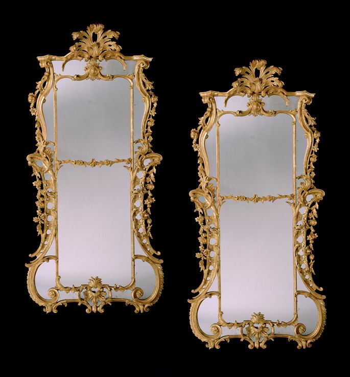 A PAIR OF GEORGE III CARVED GILTWOOD MIRRORS | MasterArt